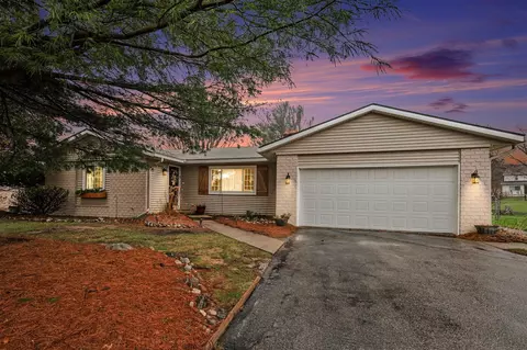 1665 Forest Hl, Grand Rapids, MI 49546