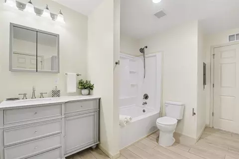 Bath - 542 Ionia, Belding, MI 48809 photo 1 of 3