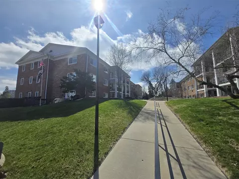 806 W Michigan #306E, Jackson, MI 49202
