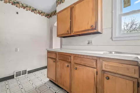 Kitchen - 138 Pierce, Jackson, MI 49203 photo 3 of 3