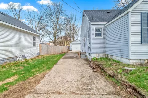 Exterior - 138 Pierce, Jackson, MI 49203 photo 5 of 11