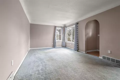 Living - 138 Pierce, Jackson, MI 49203 photo 1 of 2