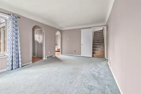 Living - 138 Pierce, Jackson, MI 49203 photo 2 of 2
