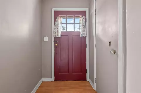 Entry Way - 138 Pierce, Jackson, MI 49203 photo 1 of 2