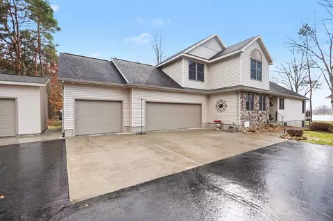 10085 Holly, Canadian Lakes, MI 49346