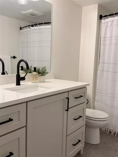 Bath - 11782 Everett, Allendale, MI 49401 photo 8 of 9