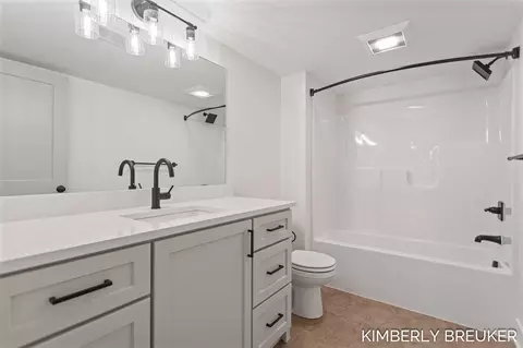 Bath - 11782 Everett, Allendale, MI 49401 photo 5 of 5