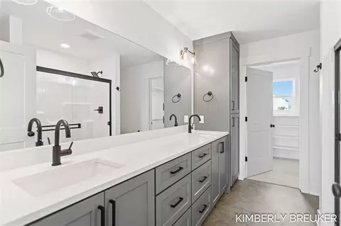 Bath - 11782 Everett, Allendale, MI 49401 photo 1 of 5