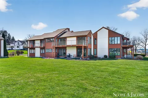 1131 S S Shr, Holland, MI 49423