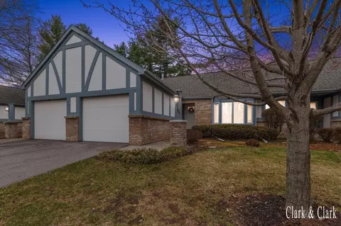 3167 Maple Villa, Grand Rapids, MI 49508