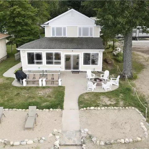 11362 E Shr, Delton, MI 49046
