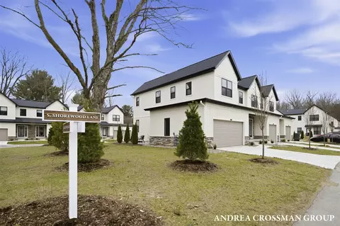 1989 S Shorewood, Holland, MI 49423