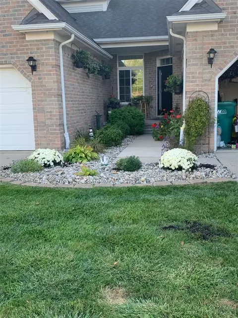 31637 Beaver, New Boston, MI 48164