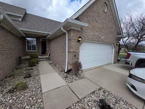 31637 Beaver, New Boston, MI 48164