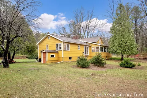Exterior - 1111 2nd, Pentwater, MI 49449 photo 4 of 19