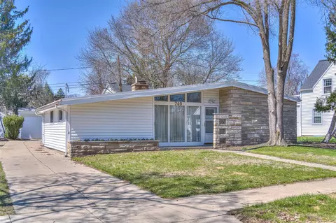 740 Briarcliff, Jackson, MI 49203