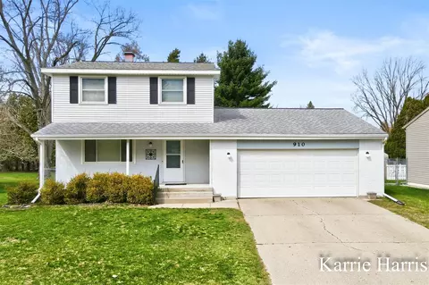910 Evergreen, Greenville, MI 48838