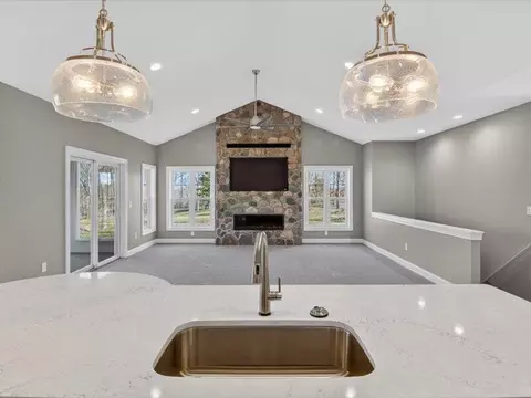 1132 Lochaven, Hillsdale, MI 49242