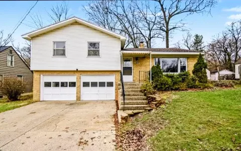 3835 Burlingame, Wyoming, MI 49509