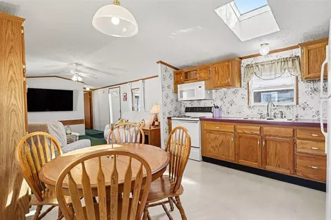Dining - 572 Maple, Coldwater, MI 49036 photo 2 of 2