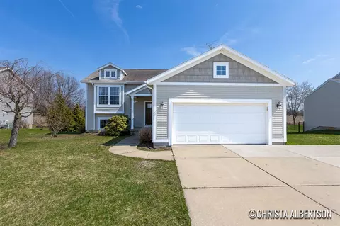 192 Sweet Mdw, Kent City, MI 49330