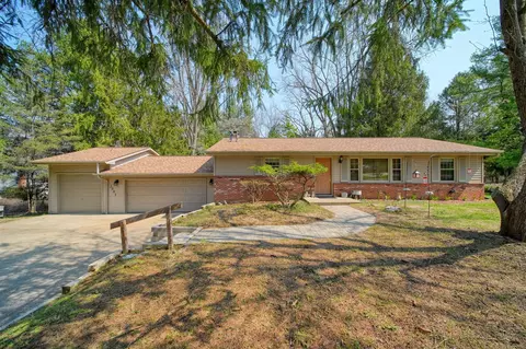 3381 Pine Rdg, Jackson, MI 49201