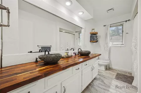 Bath - 7485 Ravine, Belding, MI 48809 photo 1 of 3