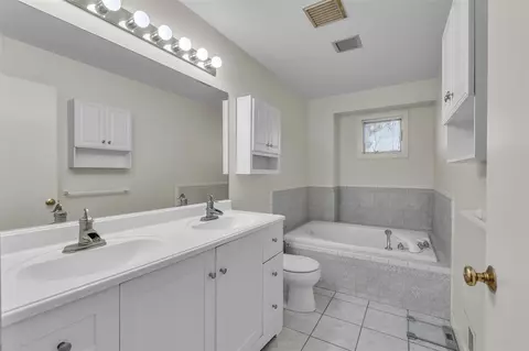 Bath - 5200 Turtle Pt, Ann Arbor, MI 48105 photo 6 of 6