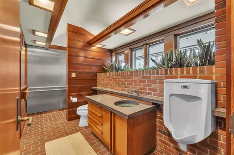 Bath - 5200 Turtle Pt, Ann Arbor, MI 48105 photo 1 of 6