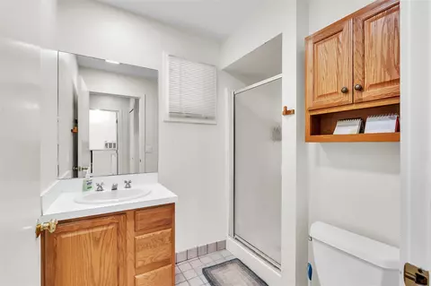 Bath - 5200 Turtle Pt, Ann Arbor, MI 48105 photo 5 of 6