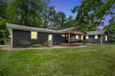 1059 Cumberland, Lowell, MI 49331