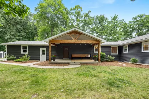 1059 Cumberland, Lowell, MI 49331