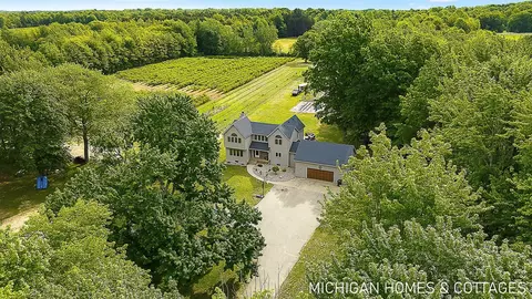 1661 68th, Fennville, MI 49408