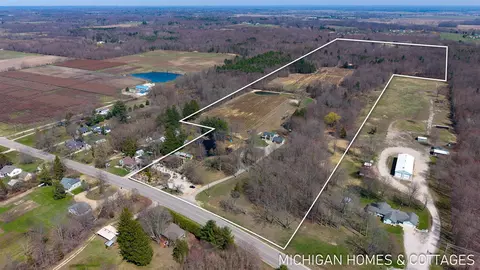 1661 68th, Fennville, MI 49408