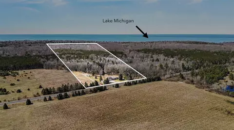 4786 Red Apple, Manistee, MI 49660