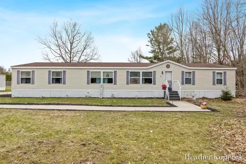 125 San Souci, Sparta, MI 49345