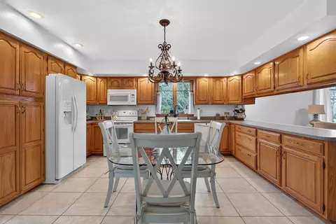 Kitchen - 5135 Moscow, Spring Arbor, MI 49283 photo 3 of 4