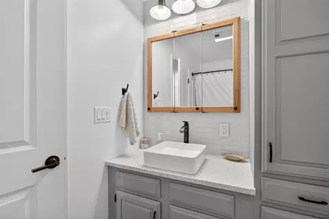 Bath - 5135 Moscow, Spring Arbor, MI 49283 photo 4 of 6