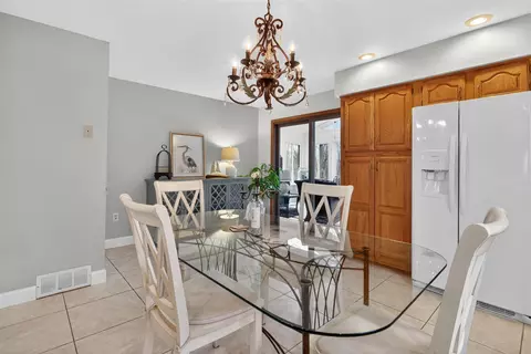 Dining - 5135 Moscow, Spring Arbor, MI 49283 photo 1 of 4