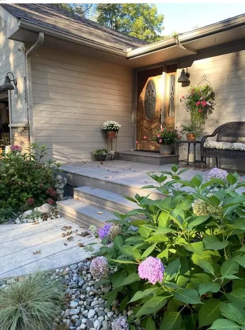Exterior - 5135 Moscow, Spring Arbor, MI 49283 photo 5 of 17