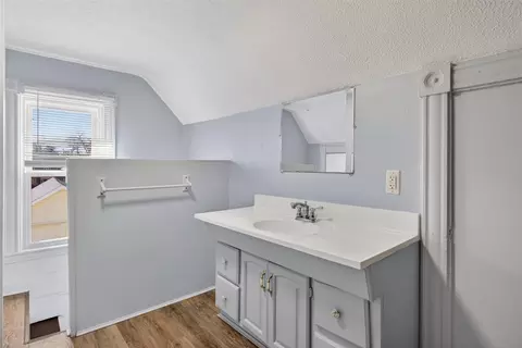 Bath - 202 S West, Jackson, MI 49201 photo 3 of 4