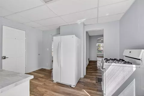 Entry Way - 202 S West, Jackson, MI 49201 photo 4 of 9