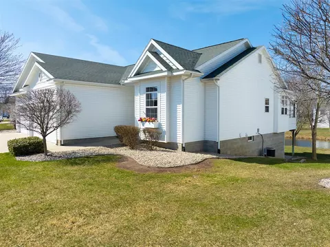 2498 E Turning Leaf, Fruitport, MI 49415