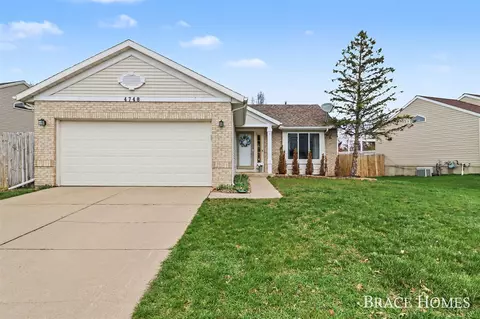 4748 Meadow Lk, Kentwood, MI 49512