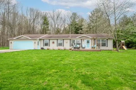 57601 70th, Hartford, MI 49057