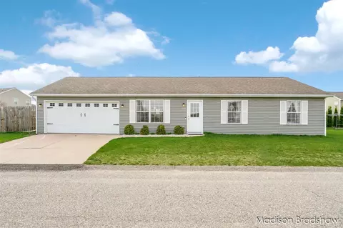 11688 Bear Mdws, Alto, MI 49302