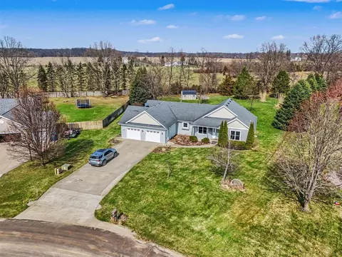 27580 Manchester, Paw Paw, MI 49079