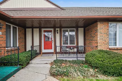 2364 Radcliff Vlg, Grand Rapids, MI 49546
