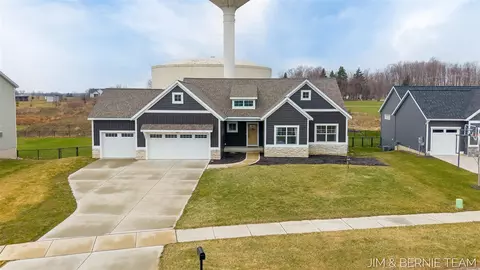 8367 Bauer Rdg, Jenison, MI 49428