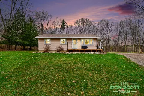 2589 Rector, Rockford, MI 49341